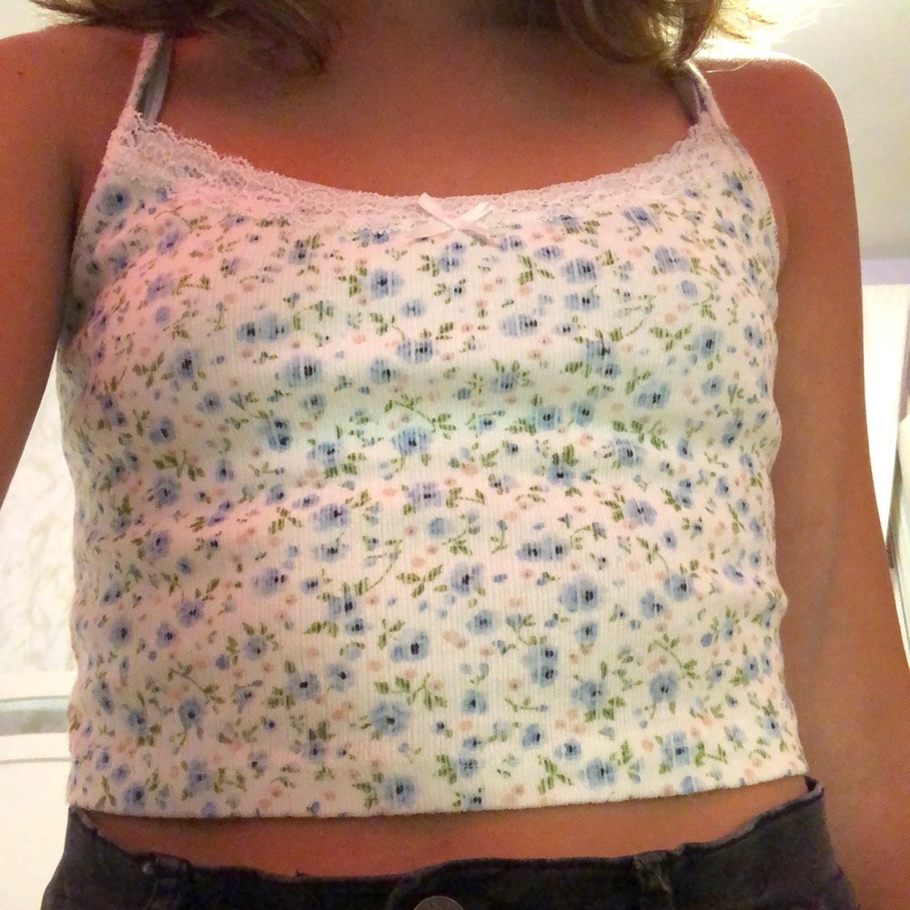 Bnwot lace brandy Melville Skylar and with lace